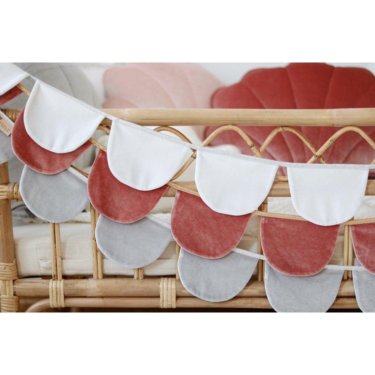 Fluwelen slinger "White Pearl" met halve maantjes