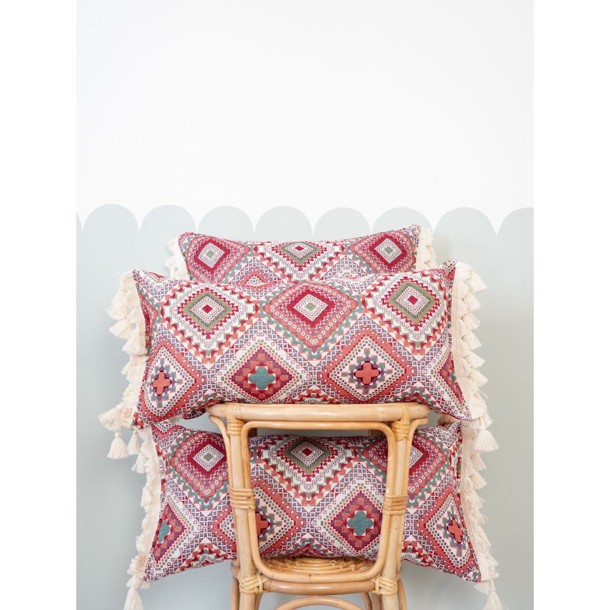 Decoratief kussen in 'roze bohostijl' met franjes