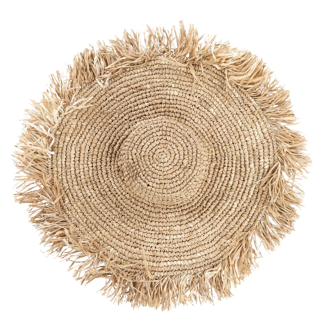 De Oceaan Hoed Bazar Bizar Of je nu op vakantie bent of rondhangt op een muziekfestival, met deze hoed zie je er zeker stijlvol uit terwijl je je huid beschermt! Een klassiek zomerartikel - deze hoed is gemaakt van raffia, een natuurlijk materiaal dat al
