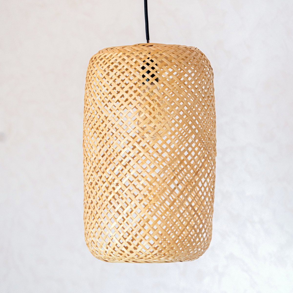 Geweven Bamboe Lampenkap – Handgemaakte Hanglamp AGUNG (Ø 22 cm)