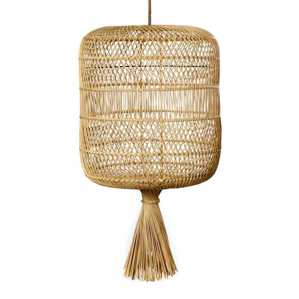 Alt Tag: Rotan en bamboe Dumpling hanglamp van Bazar Bizar Living, boho-stijl voor elk interieur, ook als vloerlamp te gebruiken.